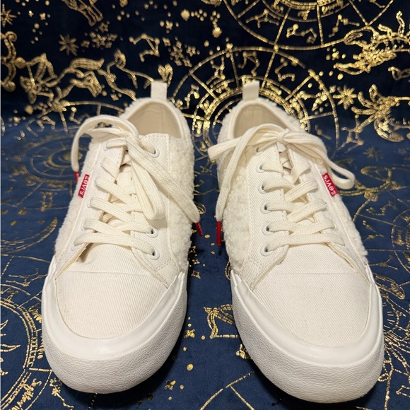 Levi's Shoes - Levi's White Sherpa Plush Canvas Casual Cozy Low Top Lace Up Sneakers Size 9